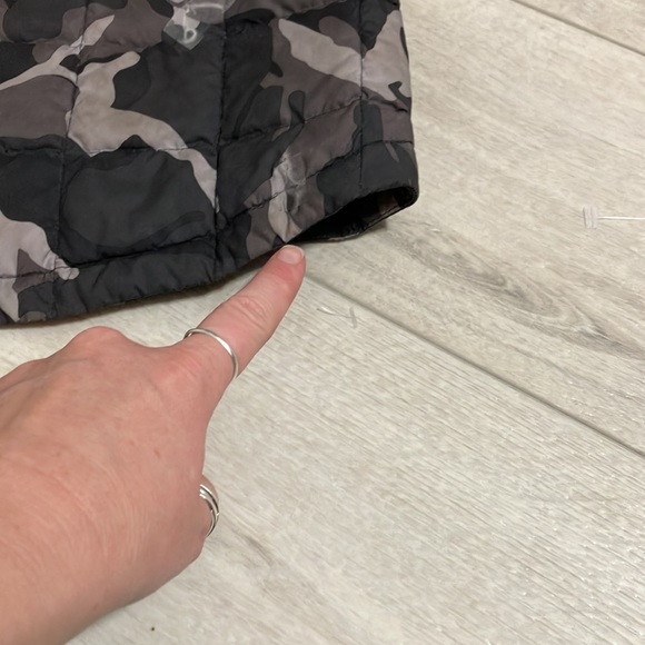 North Face boys medium / 10/12 years, padded winter jacket. - Picture 6 of 7